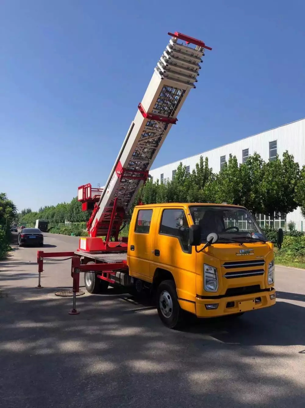 衢州柯城附近的云梯车出租服务：轻松解决高空作业需求