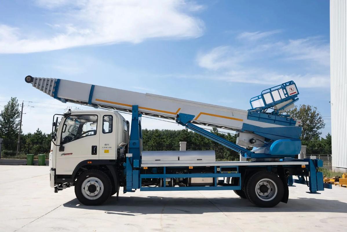 衢州柯城云梯上料车租赁费用