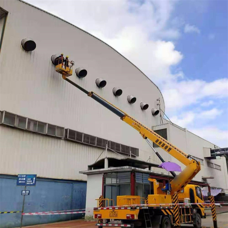 衢州柯城高空作业车出租服务：专业广告牌安装解决方案